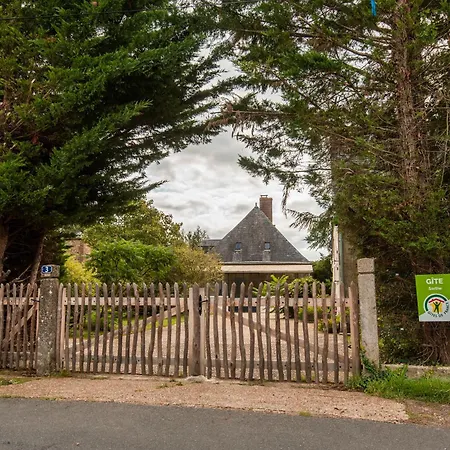 Le Cedre Du Prieure * Montreuil-le-Henri