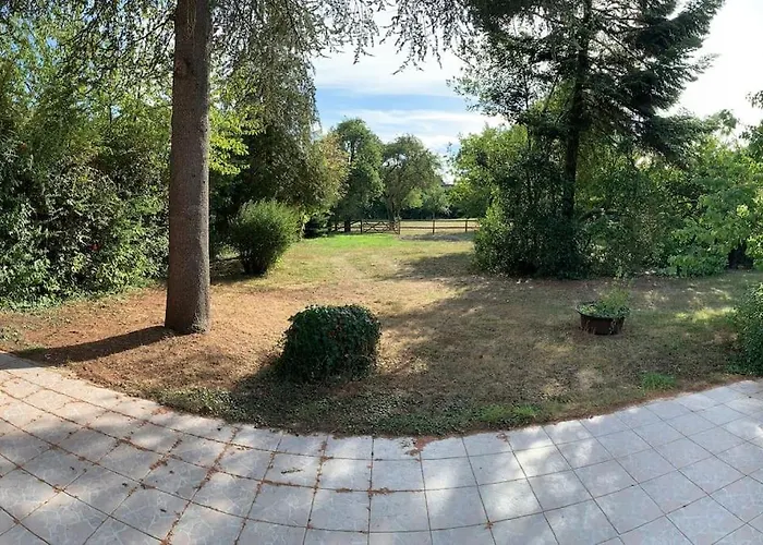 Nyaraló Le Cedre Du Prieure Montreuil-le-Henri