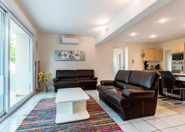 Le Cedre Du Prieure Nyaraló