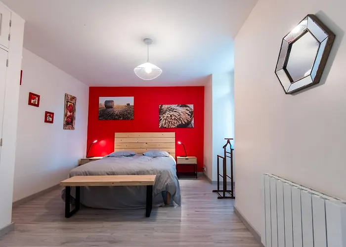 Le Cedre Du Prieure Montreuil-le-Henri