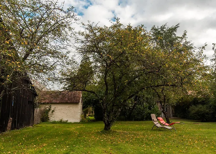 Le Cedre Du Prieure Nyaraló *